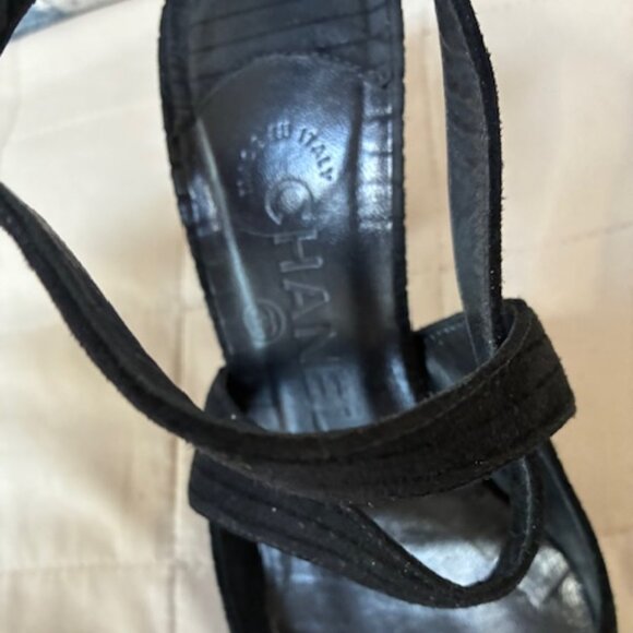 CHANEL 100% Authentic Vintage Heeled Sandals - Picture 7 of 16